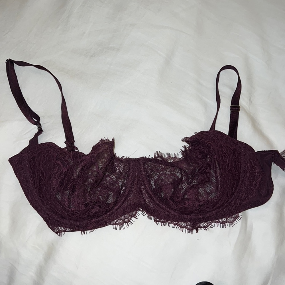 Victoria secrets bra burgundy 32ddd
